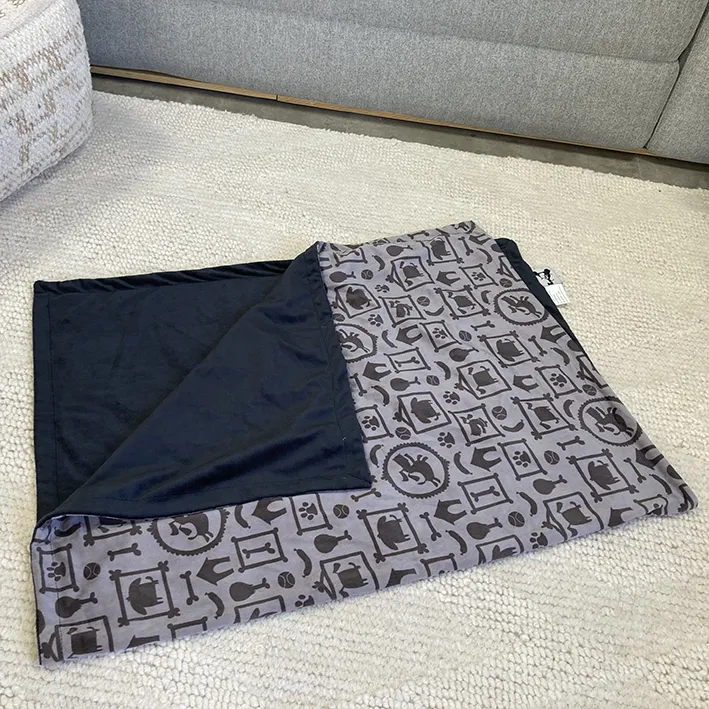 SAMPLE SALE: Silhouette Print Blanket - Medium