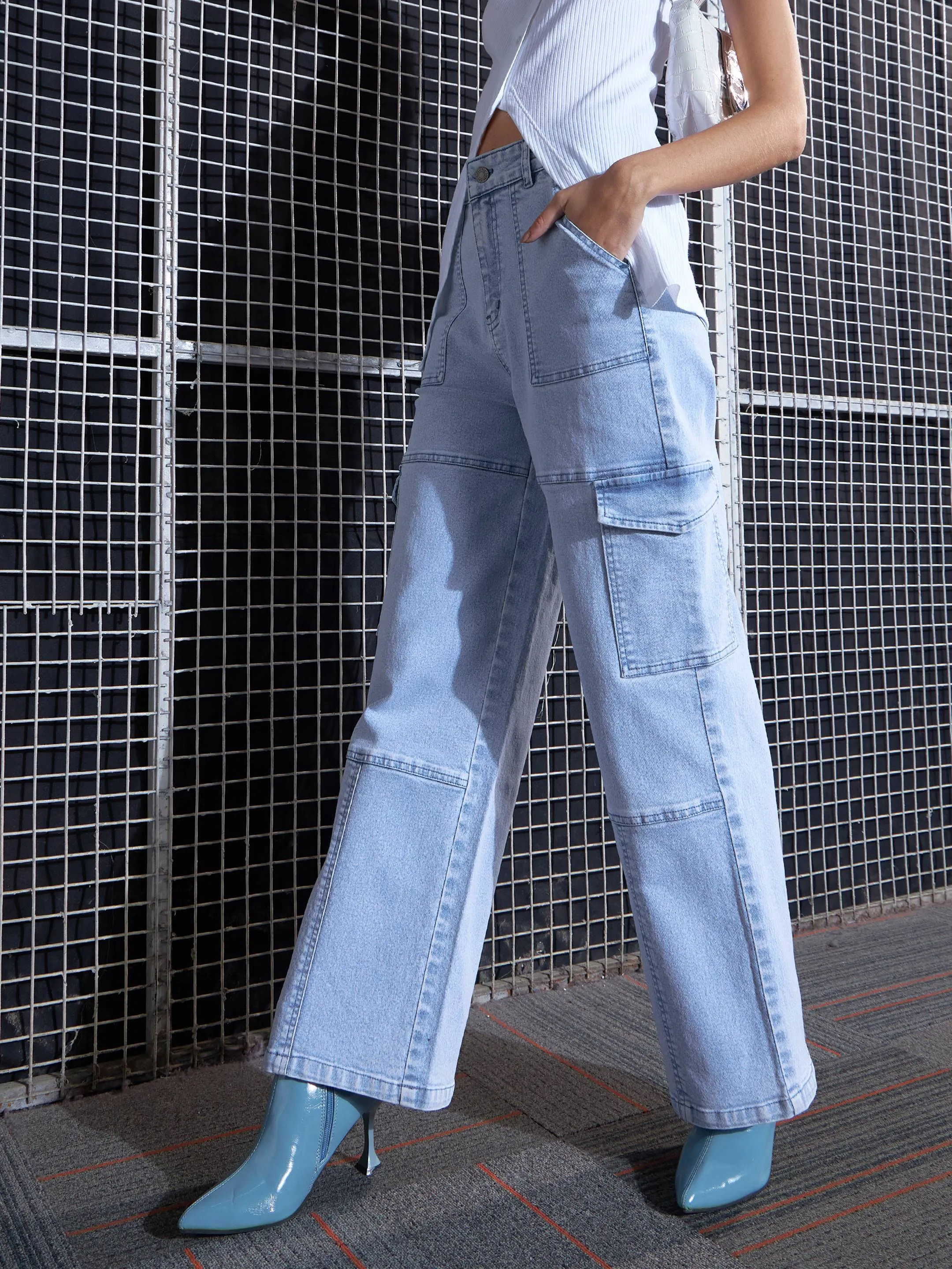 Women Blue Contrast Stitch Cargo Straight Jeans