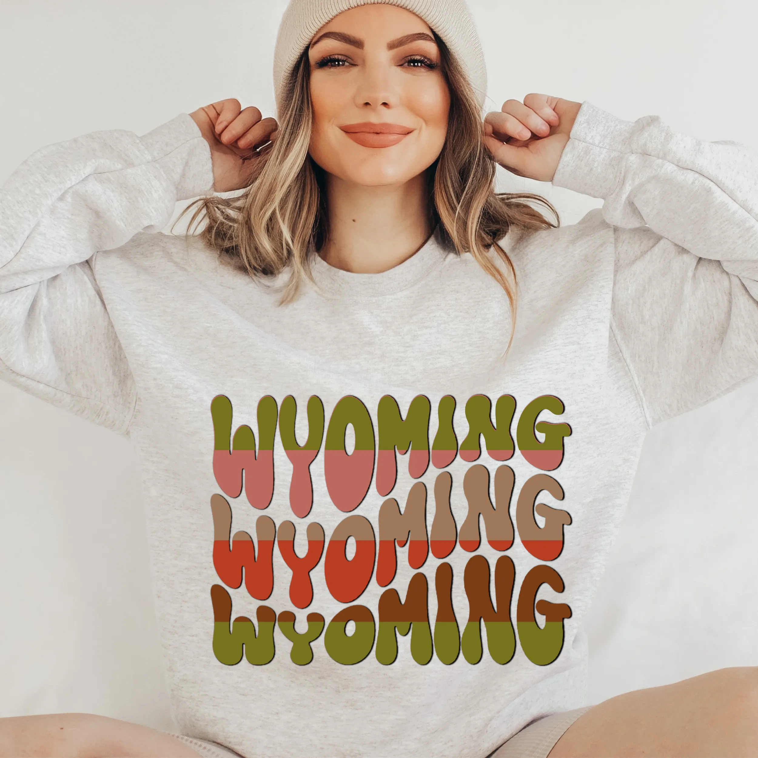 Women's Wyoming Crewneck Sweatshirt Winter Retro Wyoming Design on a Soft, Cozy Pullover Unisex-Size Sweatshirt